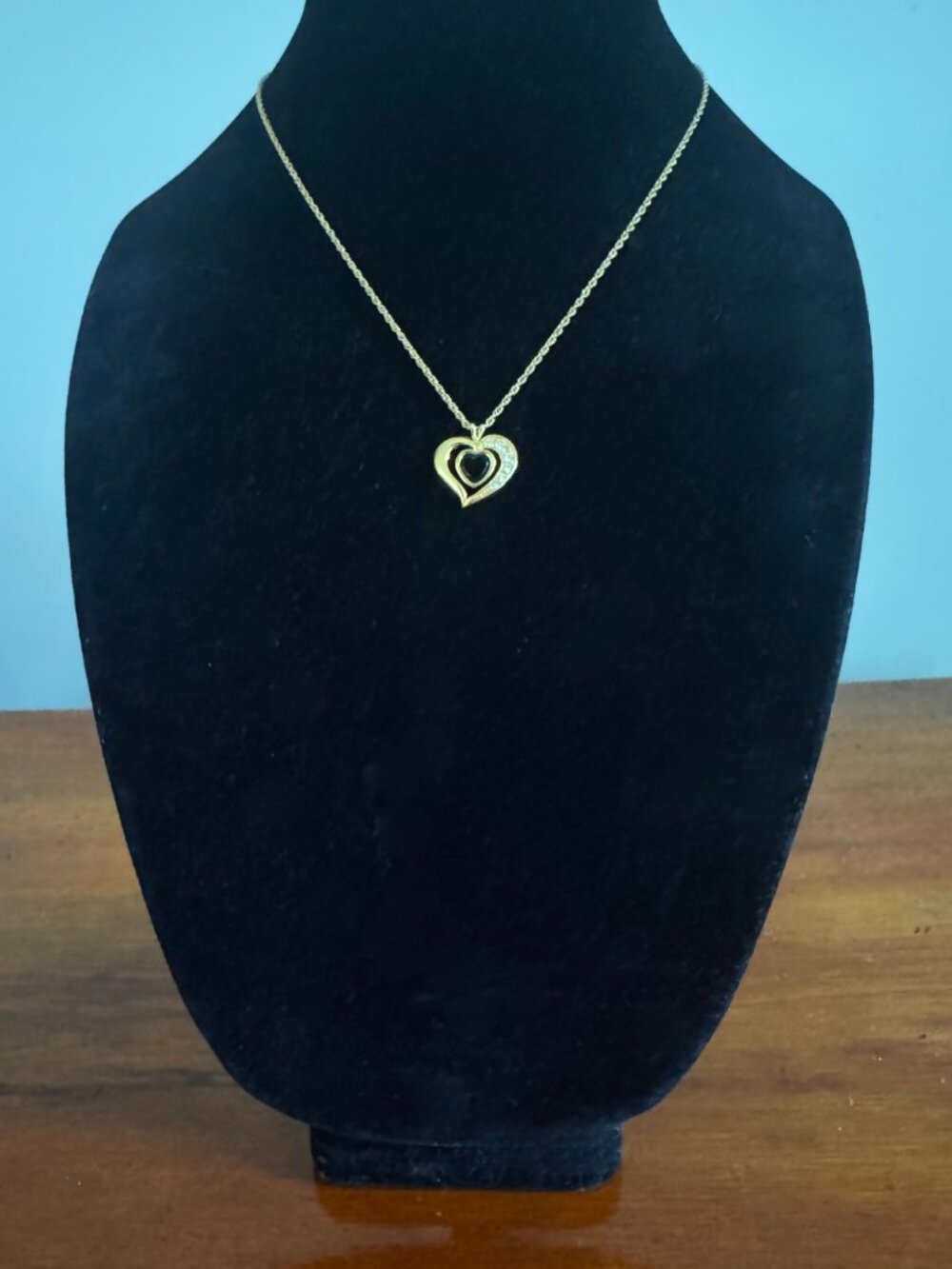Vintage Avon Gold Tone Open Heart Necklace Black Enamel Rhinestone Pendant 18" - Picture 5 of 5